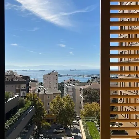 Ultra Luex Deniz Manzarali Site Ici 2+1 * Стамбул